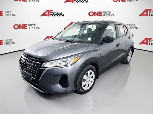 Used 2023 Nissan Kicks S image 3