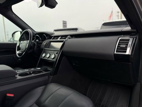 Used 2018 Land Rover Discovery SE image 20