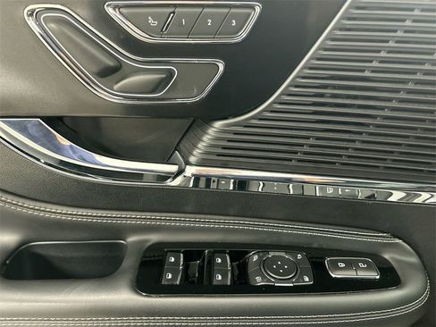 Used 2022 Lincoln Corsair AWD w/ Equipment Group 101A image 11