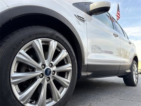 Used 2019 Ford Escape SEL image 10