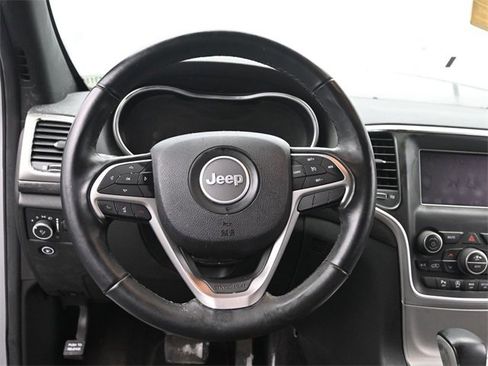 Used 2018 Jeep Grand Cherokee Laredo image 27