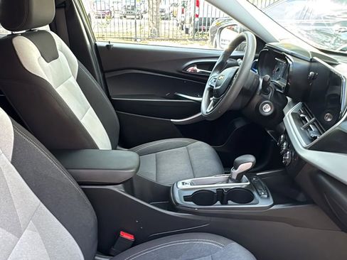 Used 2025 Chevrolet Trax LS w/ Driver Confidence Package image 10