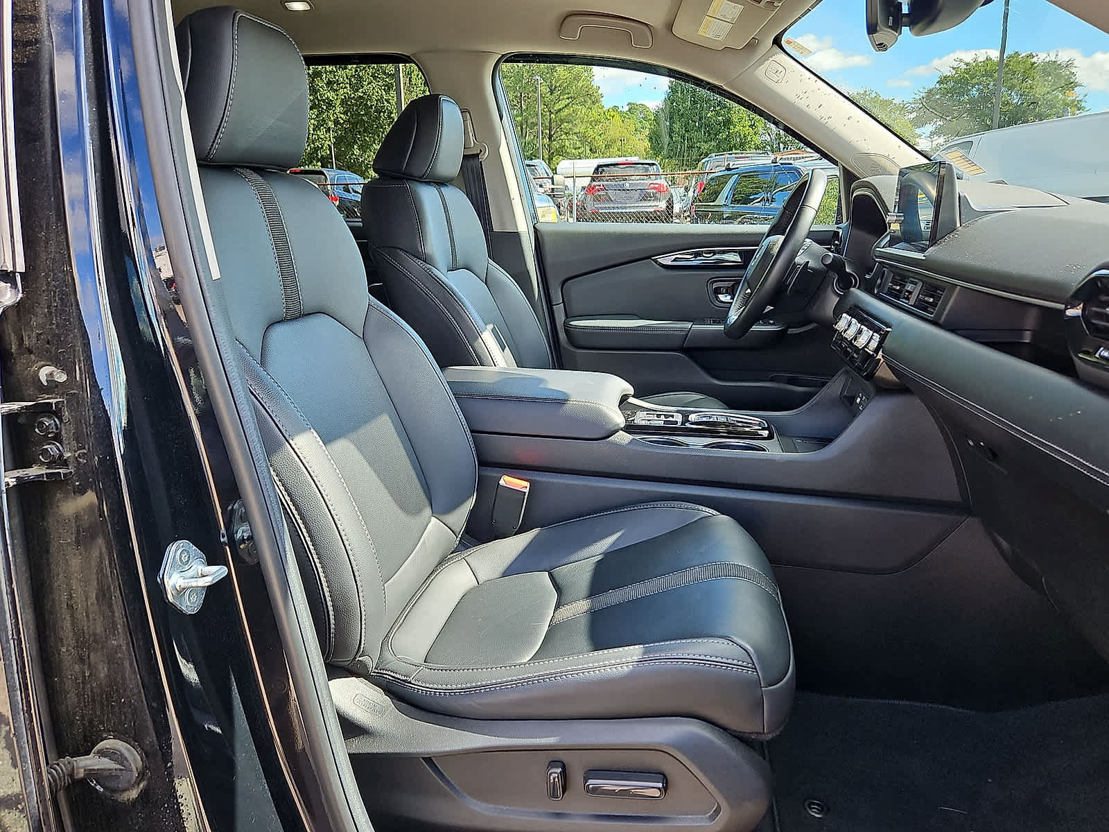 Used 2025 Honda Pilot EX-L image 32