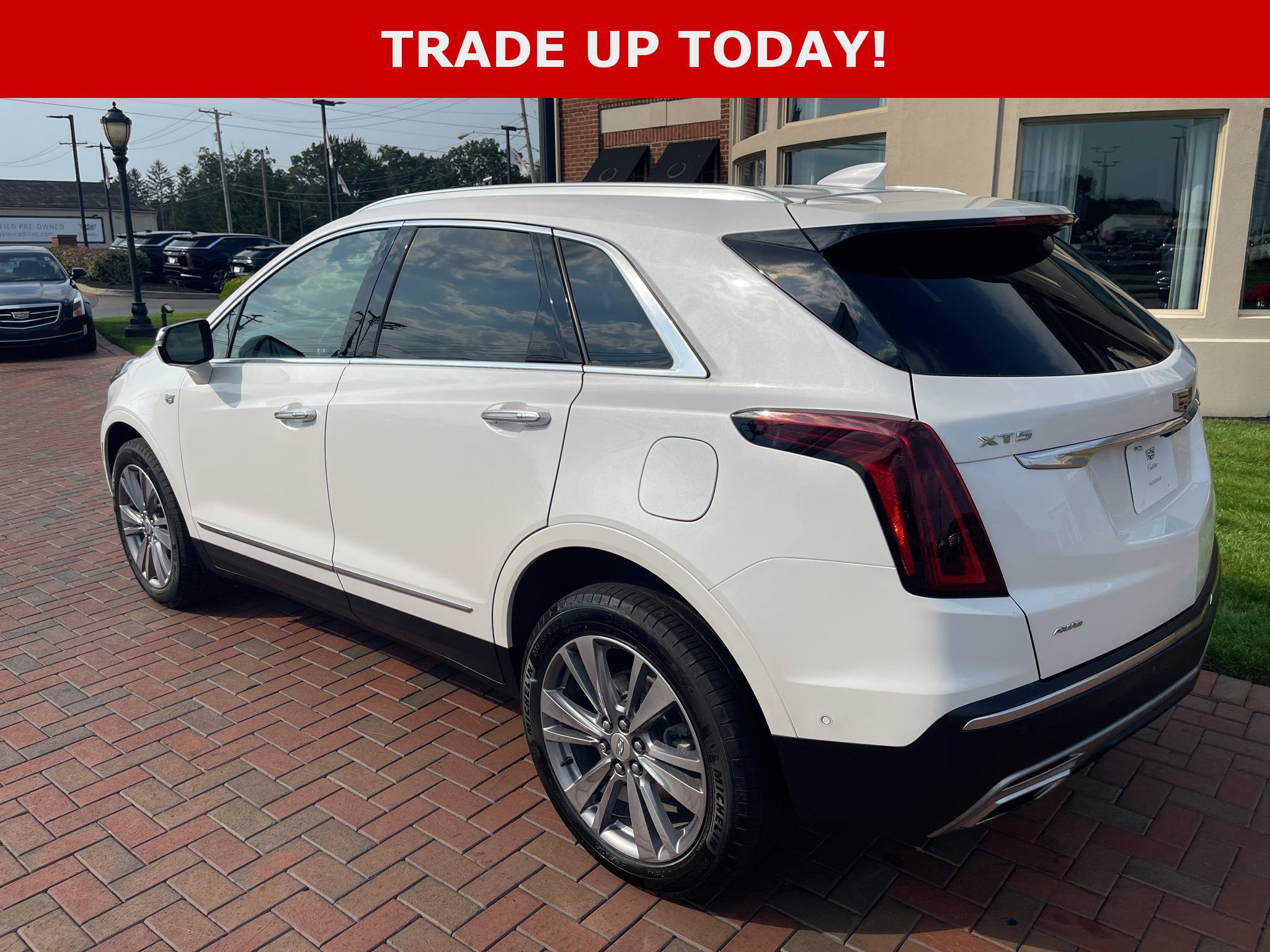 Used 2024 Cadillac XT5 Premium Luxury w/ Technology Package AWD/4WD image 9