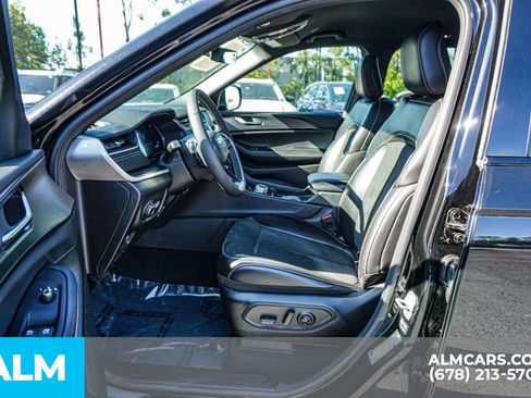 Used 2025 Jeep Grand Cherokee Altitude AWD/4WD image 19