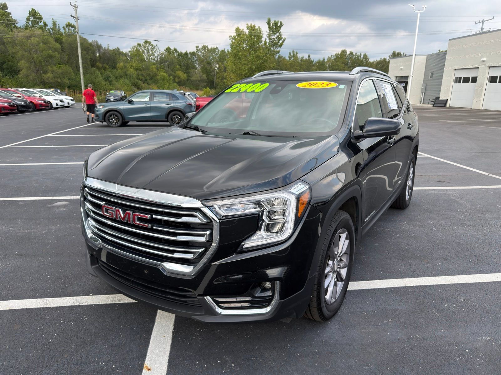 Used 2023 GMC Terrain SLT AWD/4WD image 2