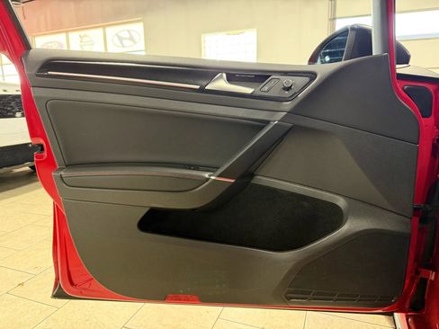 Used 2015 Volkswagen Golf 4-Door image 25