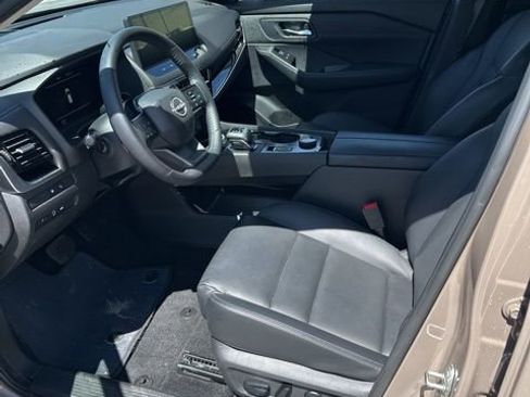 Used 2025 Nissan Rogue SL w/ Tech Package AWD/4WD image 10