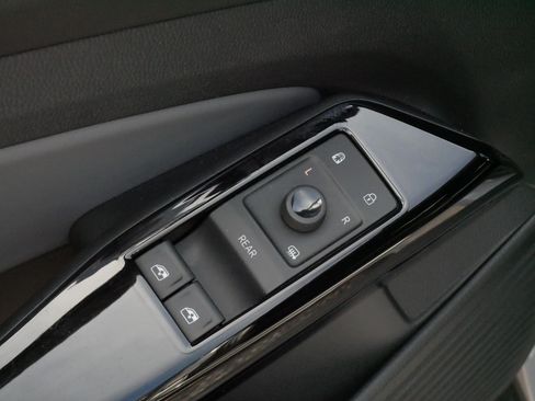 Used 2022 Volkswagen ID.4 Pro AWD/4WD image 19