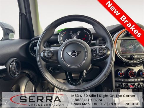 Used 2021 MINI Cooper 4-Door Hardtop w/ 6.5" Touchscreen Package image 12