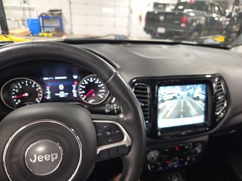 Used 2018 Jeep Compass Limited w/ Navigation Group AWD/4WD image 15