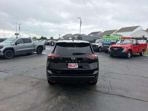 Used 2024 Nissan Rogue SV AWD/4WD image 7