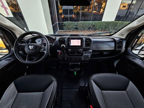 Used 2025 RAM ProMaster 2500 w/ Convenience Group image 22