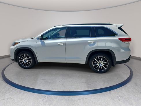 Used 2017 Toyota Highlander SE AWD/4WD image 8