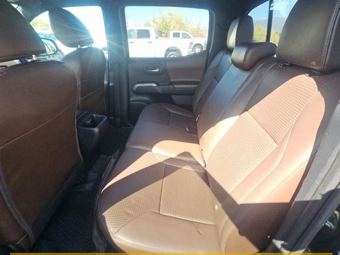 Used 2017 Toyota Tacoma Limited w/ Tow Package image 10