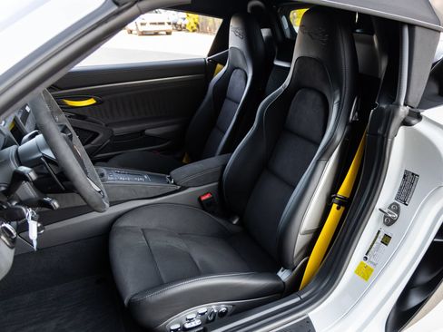 Certified 2025 Porsche 718 Boxster Spyder RS RWD image 5
