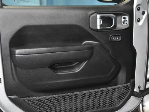 Used 2024 Jeep Wrangler Unlimited Rubicon image 4