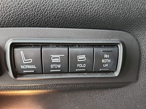 Used 2018 Ford Explorer Limited image 27