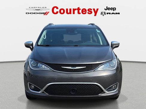 Used 2018 Chrysler Pacifica Limited w/ Advanced Safetytec Group FWD image 8