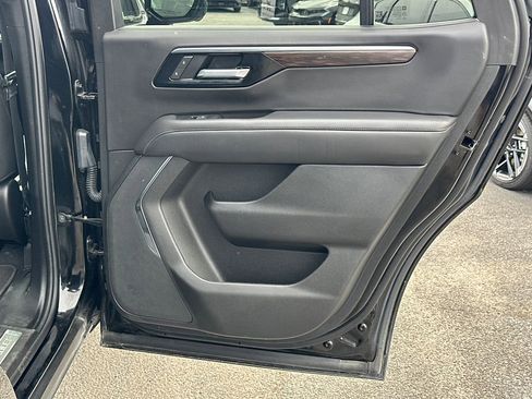 Used 2025 Chevrolet Tahoe Z71 AWD/4WD image 16