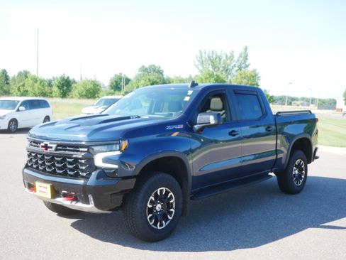 Used 2022 Chevrolet Silverado 1500 ZR2 w/ Technology Package AWD/4WD image 3