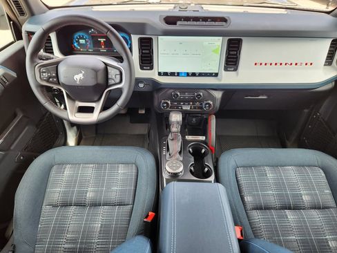 Used 2025 Ford Bronco Heritage Edition AWD/4WD image 13