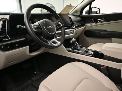 Used 2023 Kia Sportage EX image 13