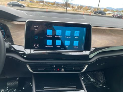 Certified 2025 Volkswagen Atlas SE image 20