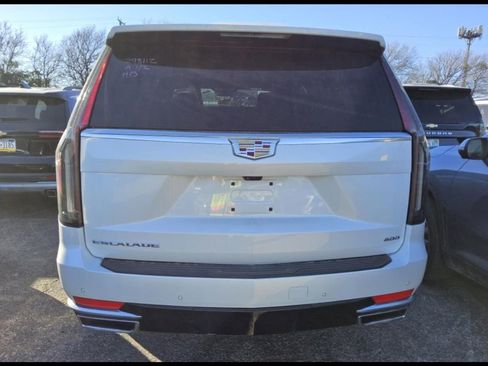 Used 2024 Cadillac Escalade ESV Premium Luxury image 9