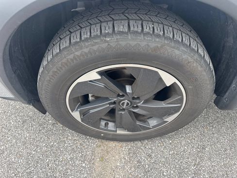 Used 2025 Nissan Rogue SV FWD image 10