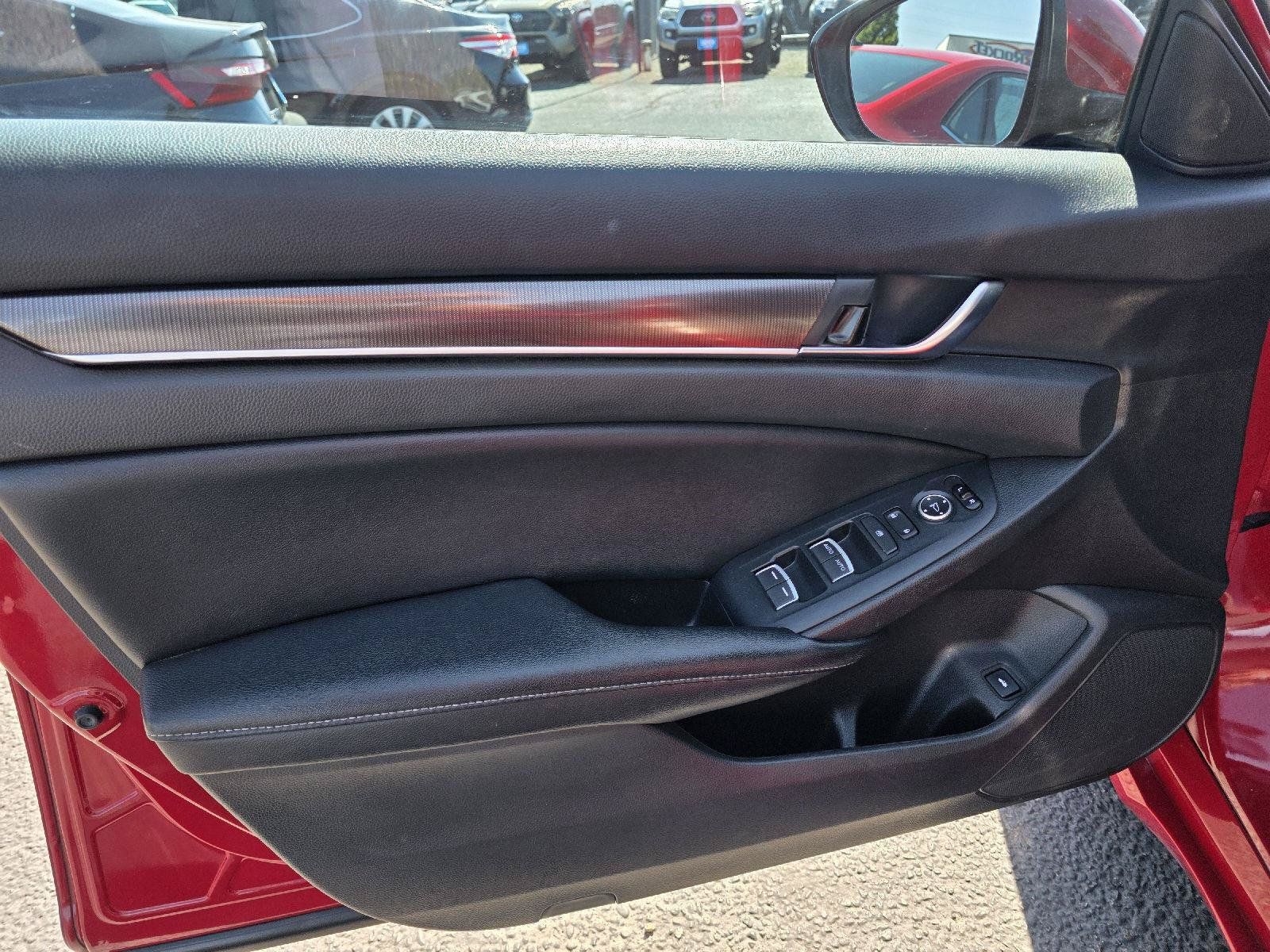 Used 2018 Honda Accord Sport image 9