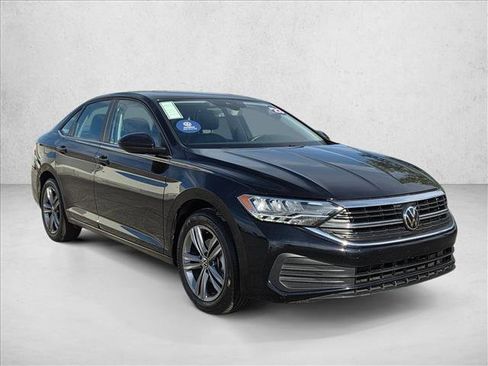 Certified 2023 Volkswagen Jetta SE FWD image 3