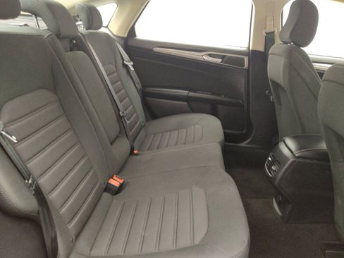Used 2020 Ford Fusion SE FWD image 19
