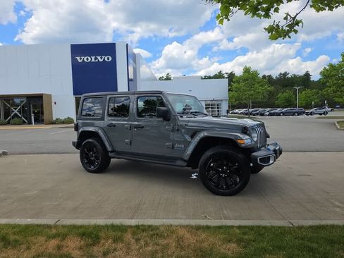 Used 2023 Jeep Wrangler Unlimited Sahara AWD/4WD image 2