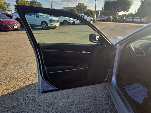 Used 2022 Chrysler 300 Touring L w/ Comfort Group image 15