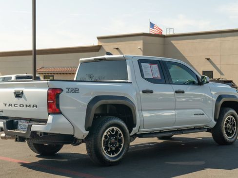 Certified 2025 Toyota Tacoma TRD Off-Road AWD/4WD image 11