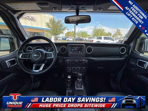 Used 2020 Jeep Wrangler Unlimited Sahara w/ LED Lighting Group AWD/4WD image 33