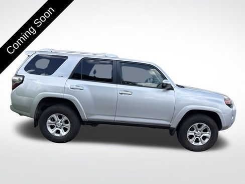Used 2015 Toyota 4Runner SR5 AWD/4WD image 4