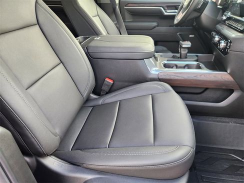 New 2026 GMC Sierra 1500 SLT image 9