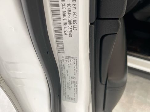 Used 2021 Jeep Grand Cherokee Limited image 28