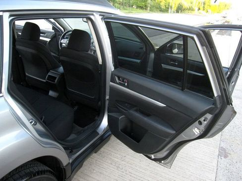 Used 2011 Subaru Outback 2.5i Premium AWD/4WD image 24