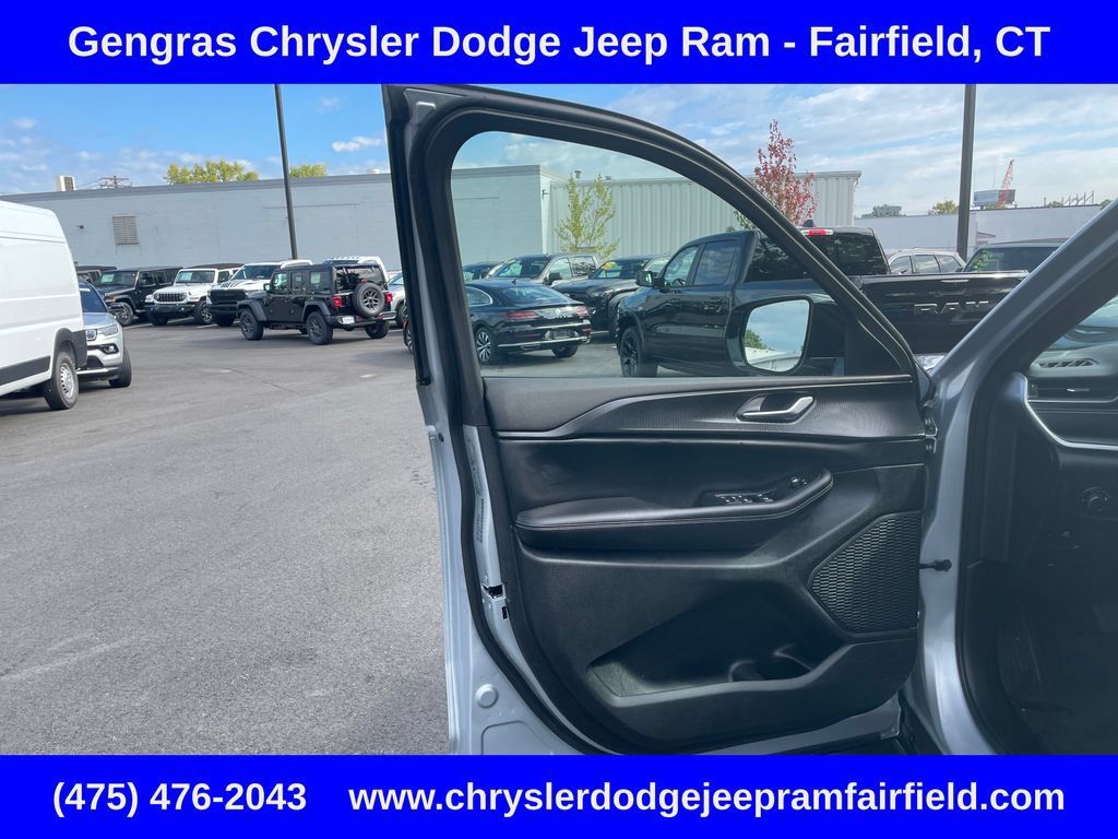 Used 2023 Jeep Grand Cherokee L Altitude AWD/4WD image 51