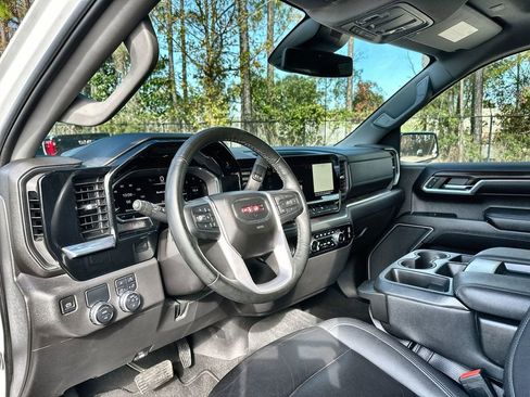 Certified 2024 GMC Sierra 1500 SLT image 10
