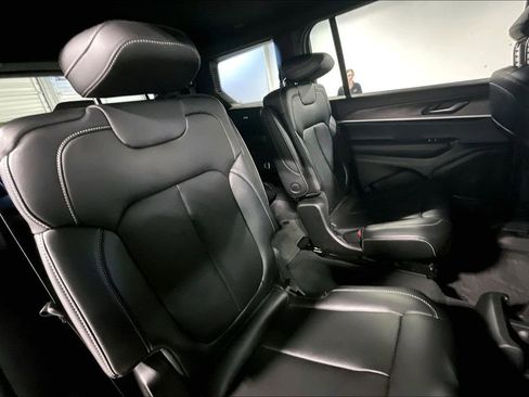 Used 2025 Jeep Grand Cherokee L Limited w/ Black Appearance Package image 37