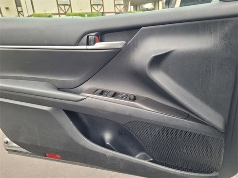 Used 2024 Toyota Camry SE image 12