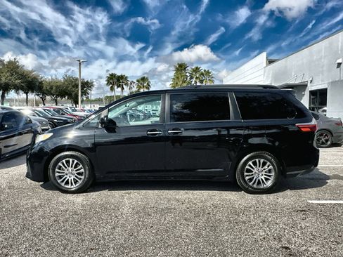 Used 2018 Toyota Sienna XLE Premium image 3