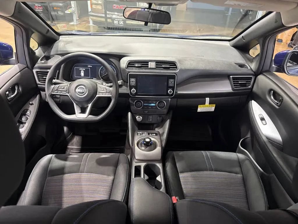 Used 2025 Nissan Leaf S FWD image 14