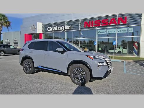 Used 2025 Nissan Rogue Platinum w/ Platinum Premium Package FWD image 17