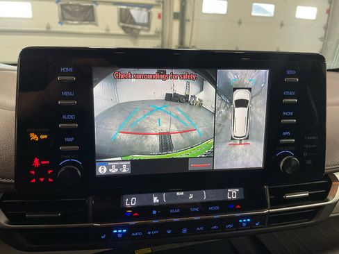 Used 2021 Toyota Sienna Platinum image 7