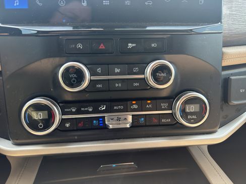 Certified 2024 Ford Expedition Limited AWD/4WD image 10